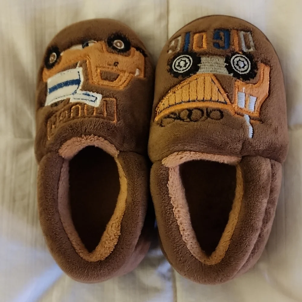 Ailvyang Dump Truck Slippers Brown Size 14